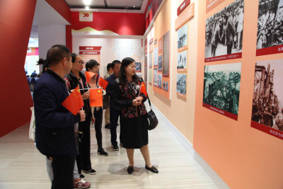 云南省昆明市计生协组织机关干部参观省庆祝中华人民共和国成立70周年成就展